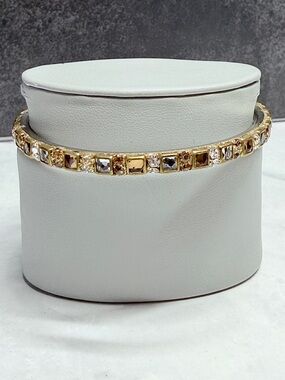 🚨3 for $15🚨Bangle Bracelet with Rhinestones in Gold Tone